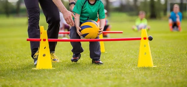 英超｜2比1屠“狼” 红军继续领跑积分榜